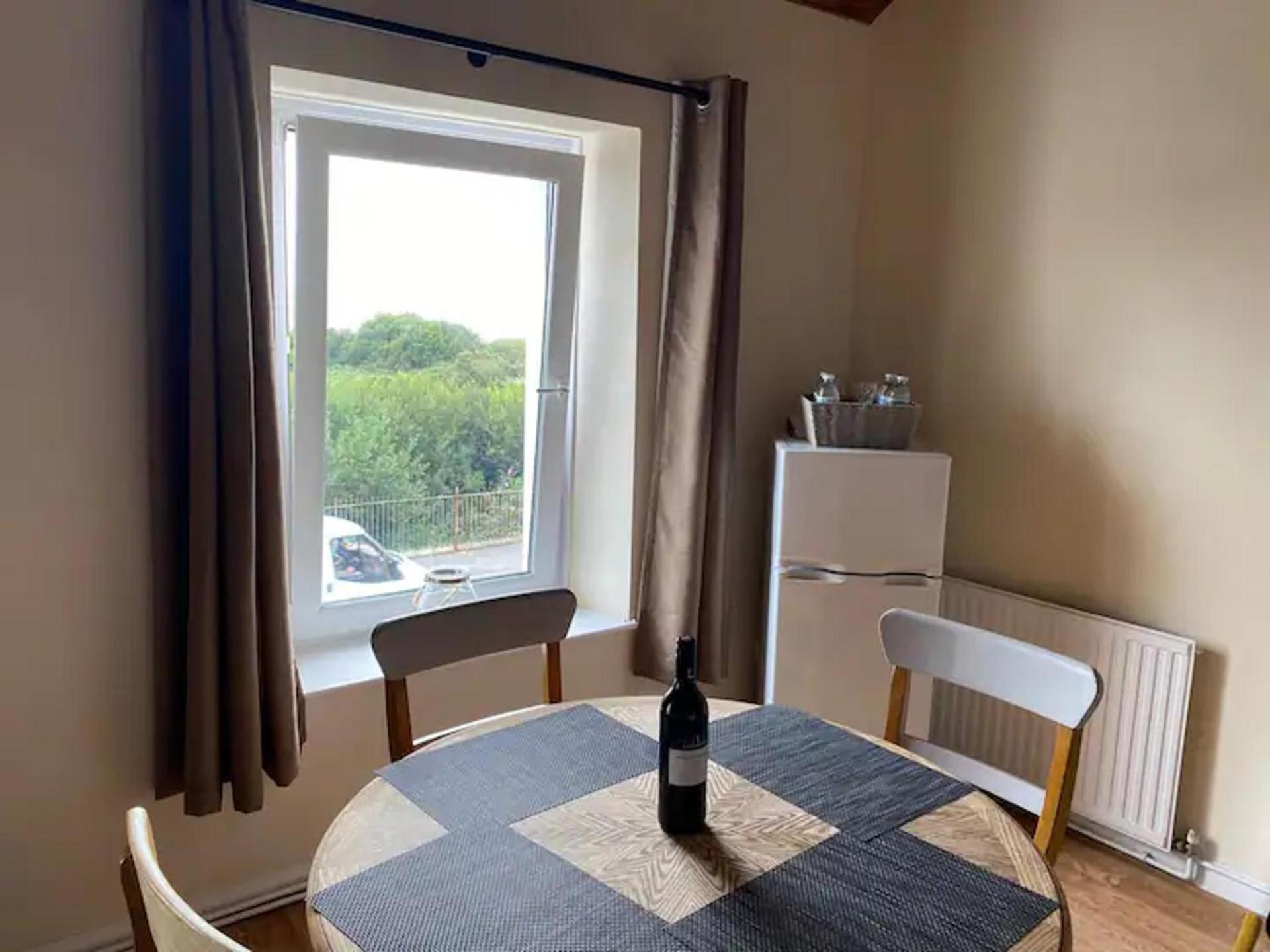 Apartment 2 Bed-sleeps 4-sea View-pet Friendly-parking Llanelli